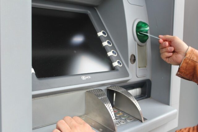 新築　お金　ATM